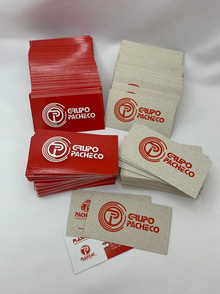 Cartão de Visita Verniz Total e Papel Reciclato