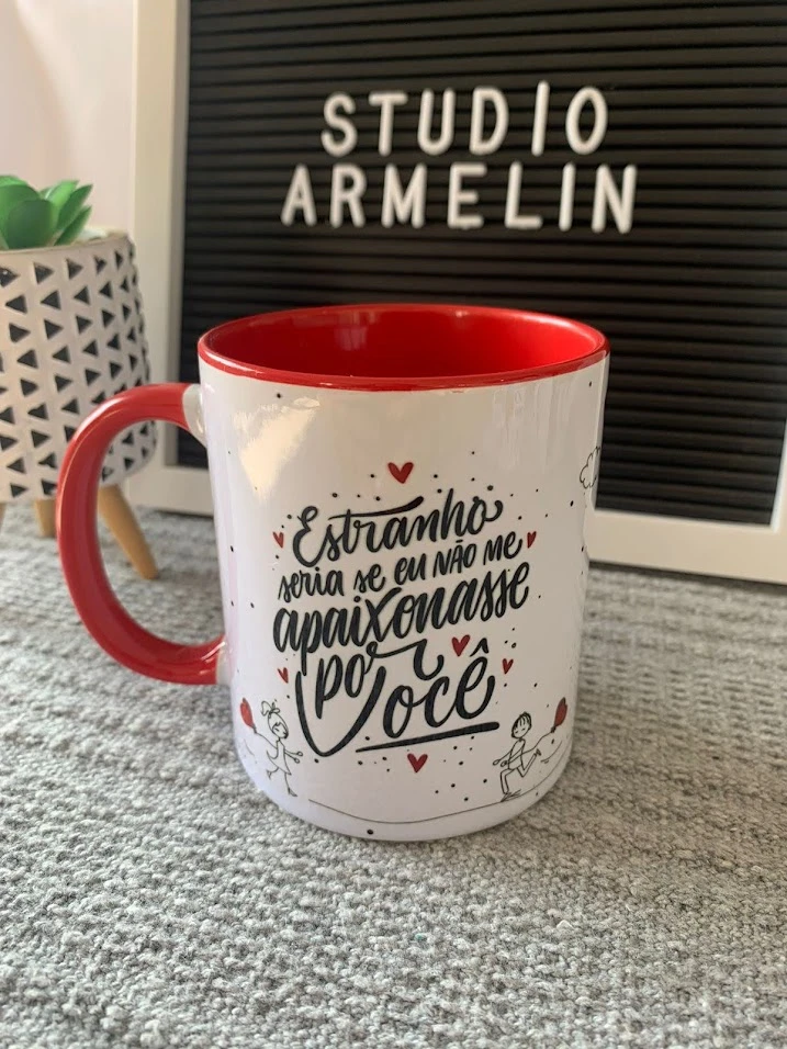 Caneca de Cerâmica Alça e Interior Vermelho Namorados
