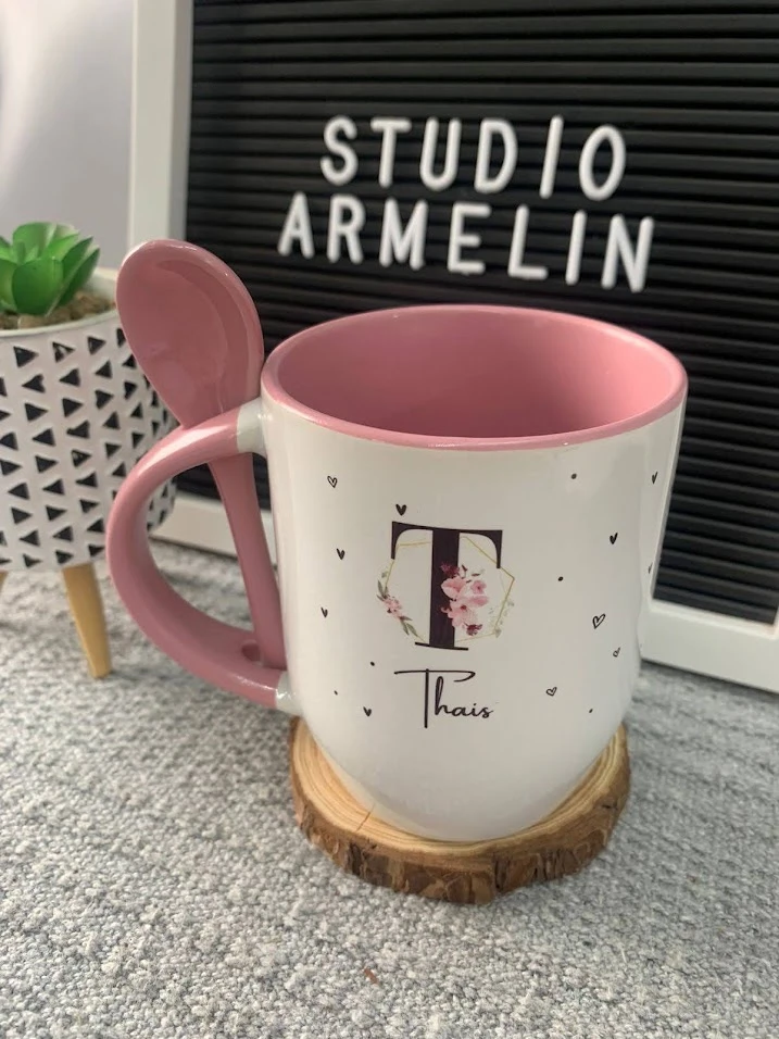 Caneca de Cerâmica de Colher Rosa com Inicial